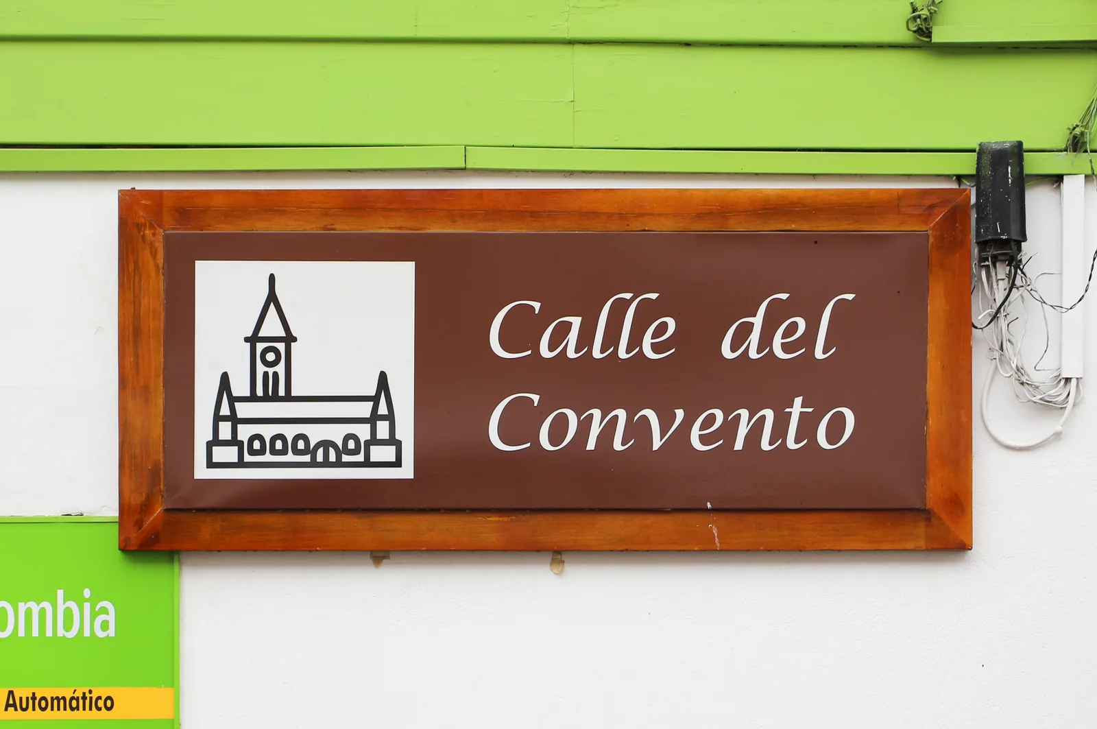 Painted colonial houses with wooden balconies along Calle del Convento in Filandia, Colombia